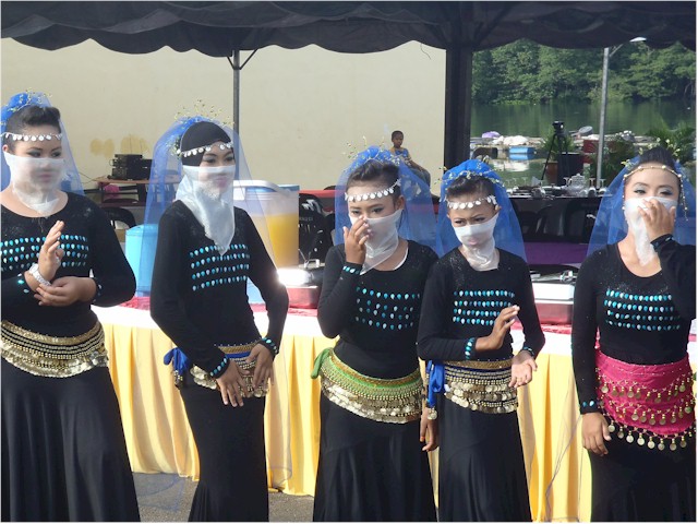 The villagers provided lunch and the girls entertained us with dancing - very erotic despite the inclusion of a muslim girl!
