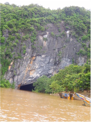 
This cave was used as part of the Ho Chi Minh trail to hide amunition trucks during daylight hours. US pilots tried bombing the entrance without success.

