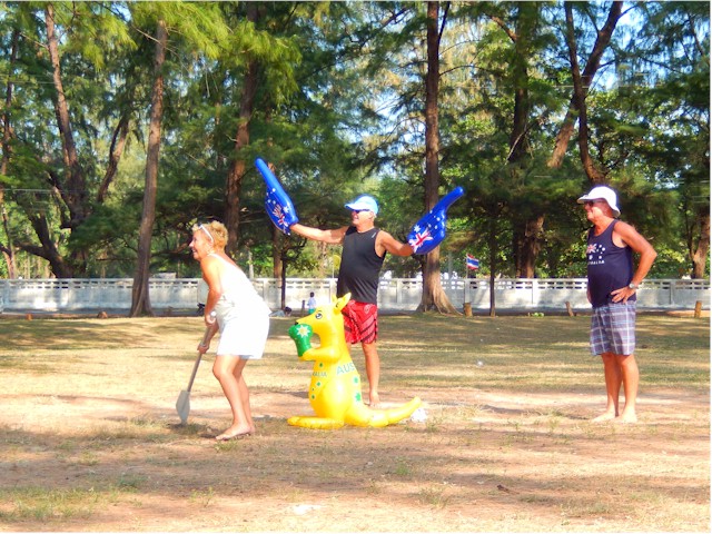 ... and the Australian's gathered at Nai Yang for a BBQ and Beach Cricket.
