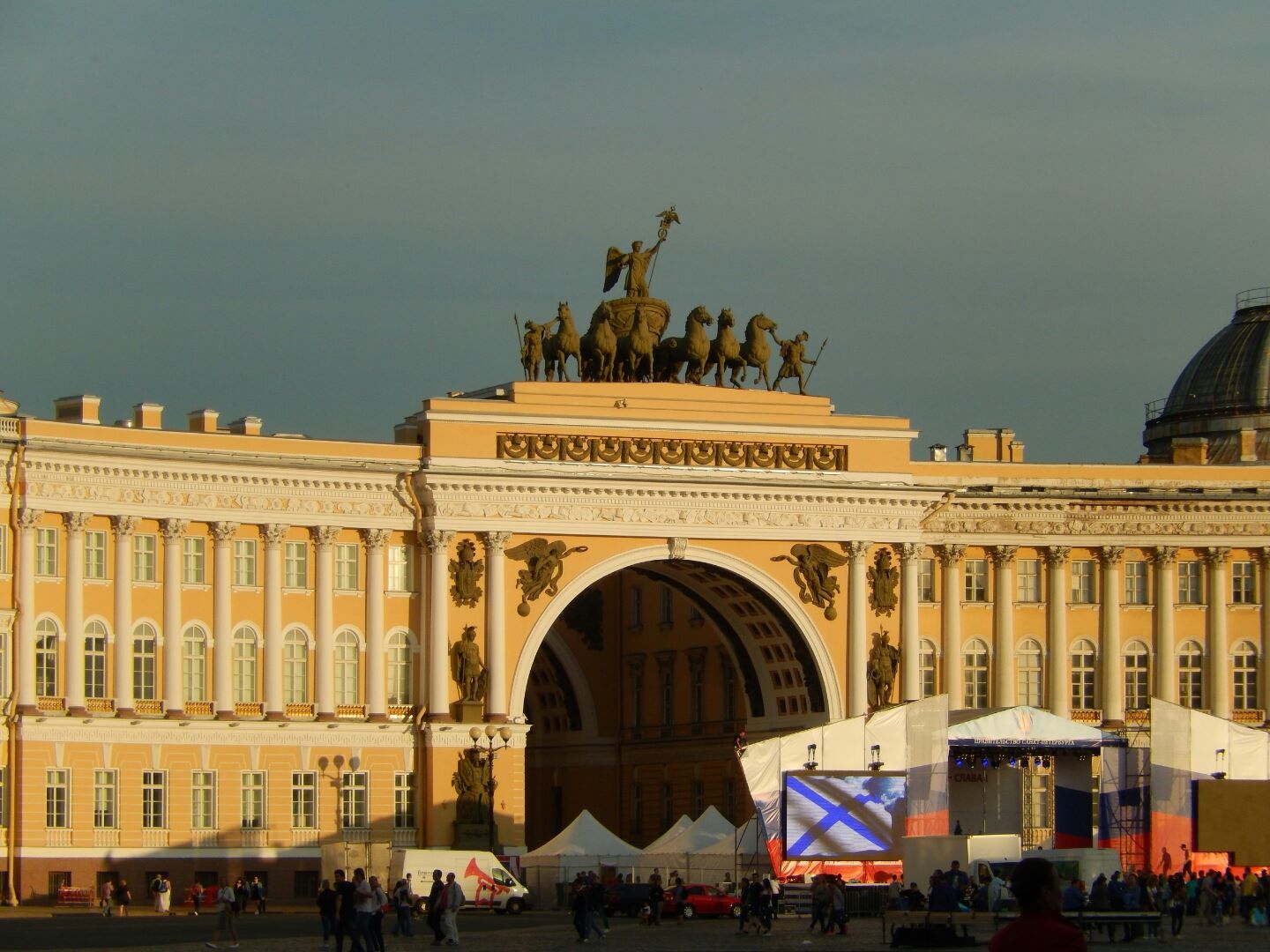 Evening over Palace Square.
