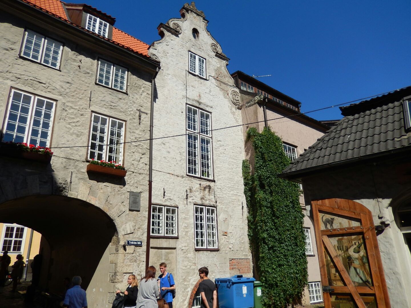 Another example of contrasting architectural styles.
