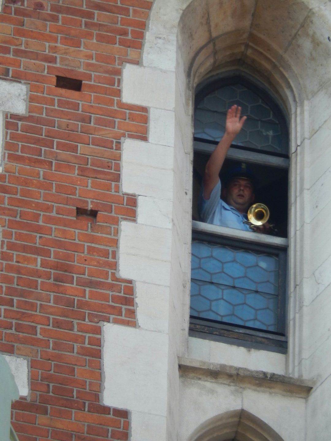 The plaintive tune breaks off in mid-stream, to commemorate the famous 13th century trumpeter, who was shot in the throat while sounding the alarm before the Mongol attack on the city. All the trumpeters are active firemen!
