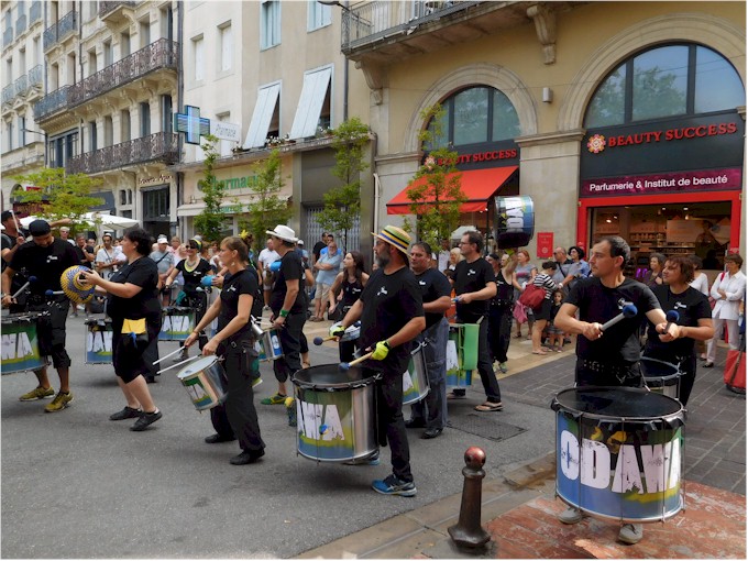Strolling bands and singers through the town.